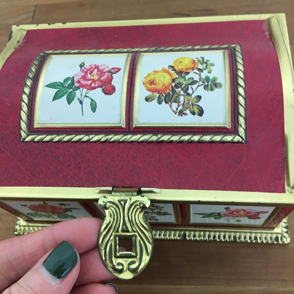 Vintage Linette Candy Tin Trinket Storage Box - Picture 5 of 16